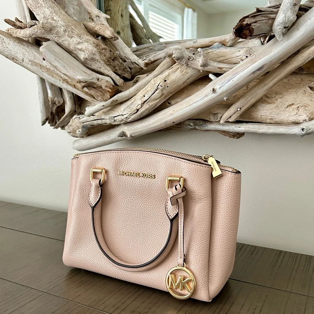 Michael Kors | Maxine Small Messenger Bag | Pebbled Leather | Soft Pink - Picture 3 of 9